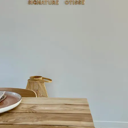 Signature Otisse アパート ミデルケルケ